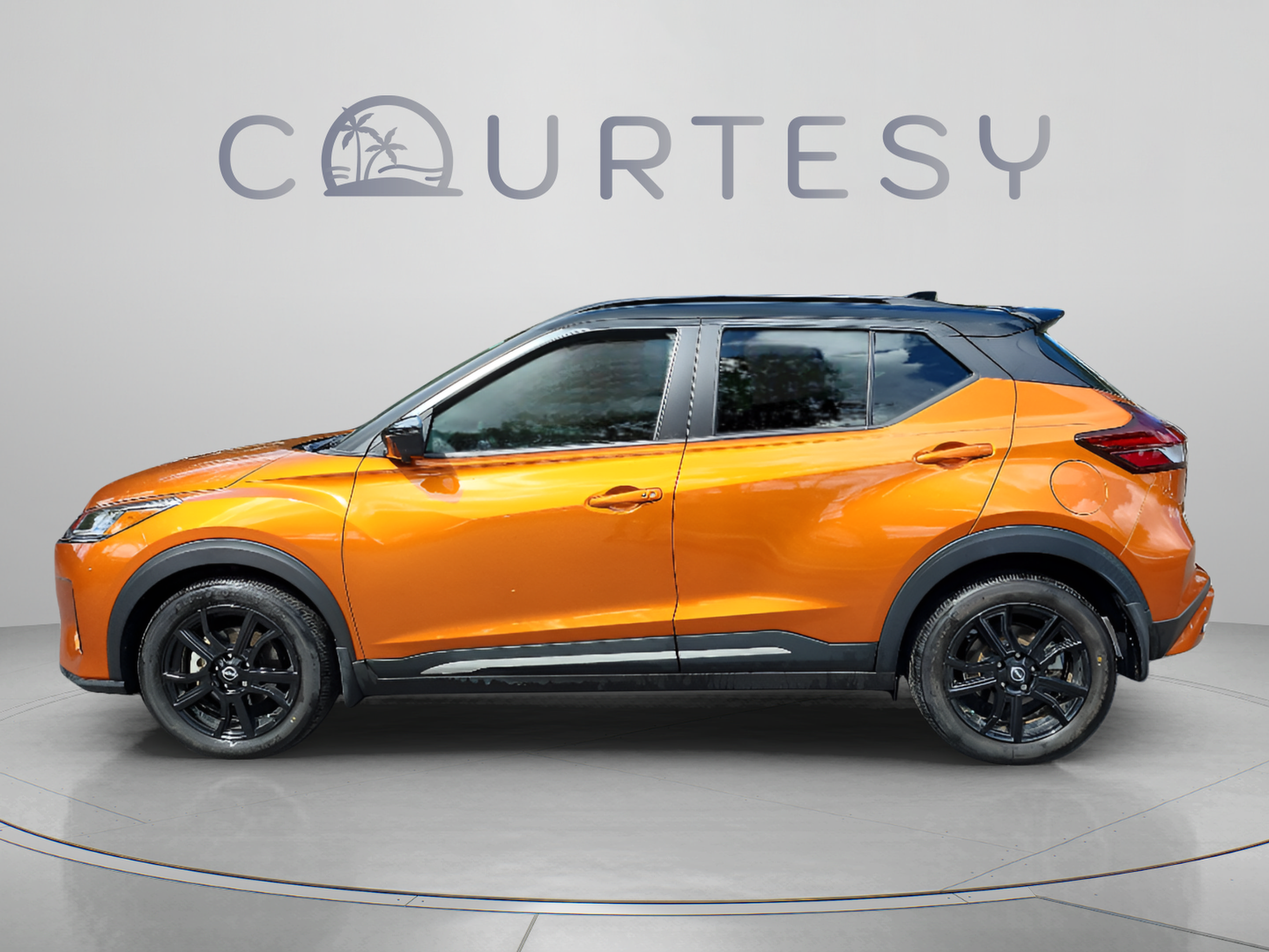 Certified 2024 Nissan Kicks SR w/ SR Premium Package FWD image 2