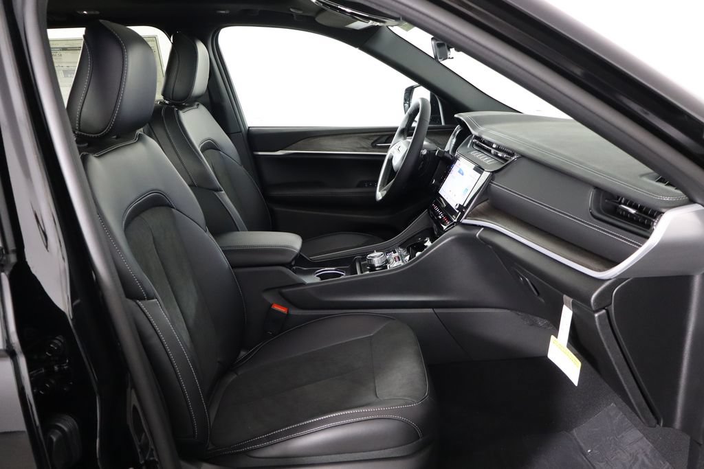 New 2027 Jeep Grand Cherokee Altitude AWD/4WD image 19