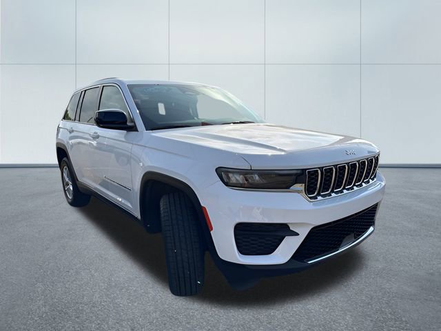 Used 2023 Jeep Grand Cherokee Laredo w/ Luxury Tech Group I video 4