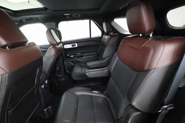 Used 2023 Ford Explorer Platinum w/ Premium Technology Package image 17