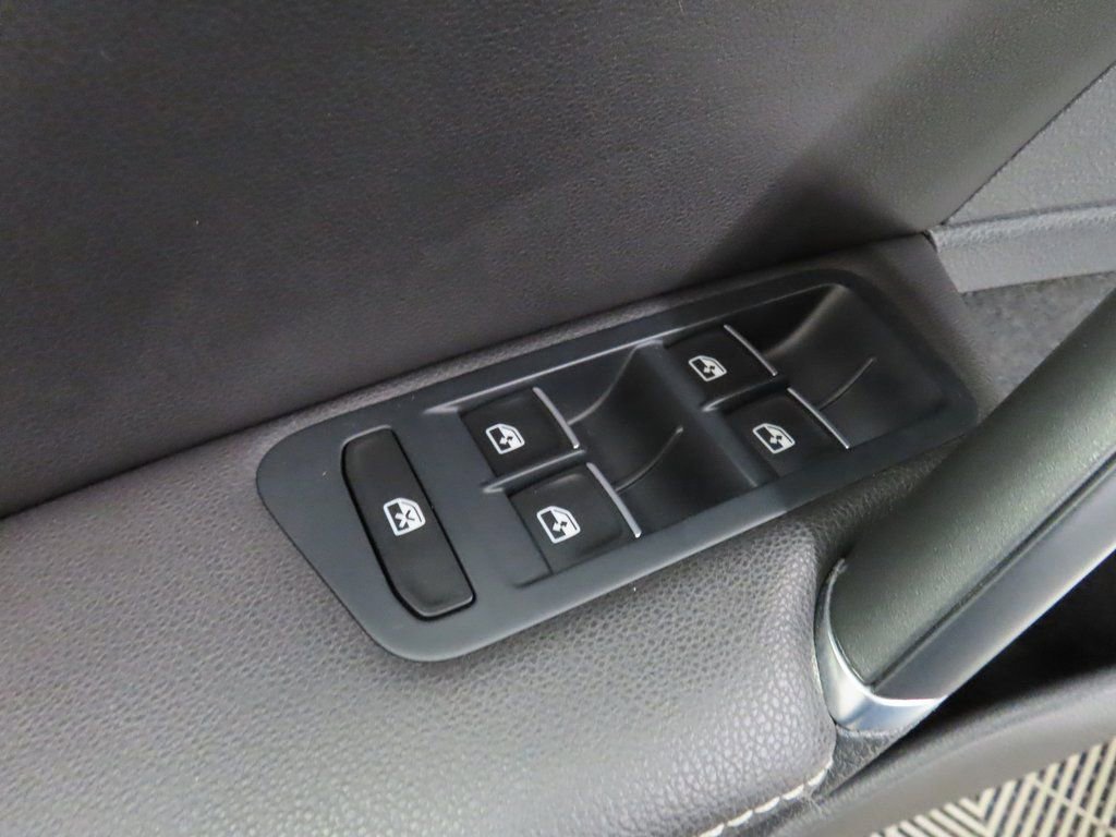 Used 2016 Volkswagen Golf R 4-Door image 50