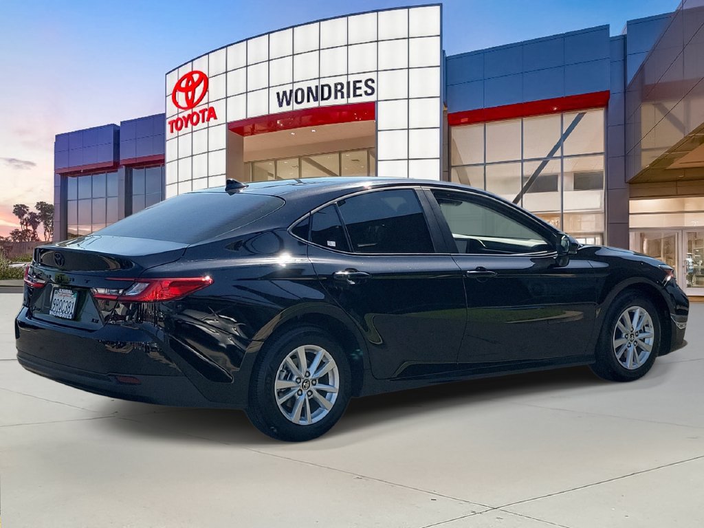 Used 2025 Toyota Camry LE w/ Convenience Package FWD image 5