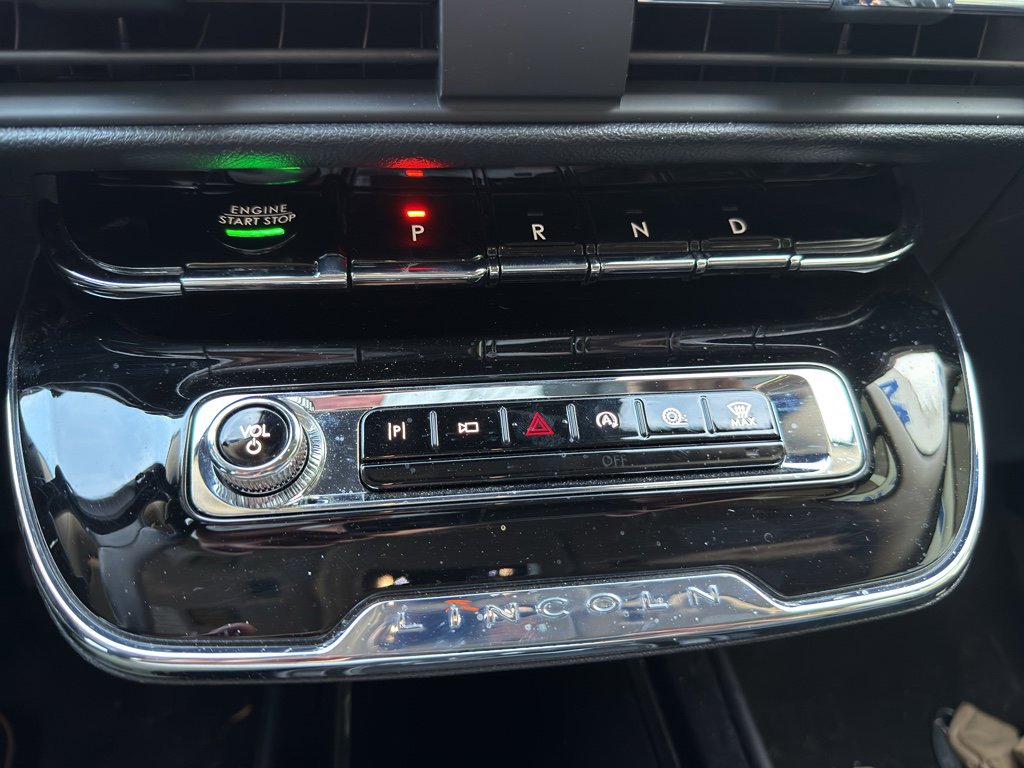 Used 2025 Lincoln Corsair AWD image 12