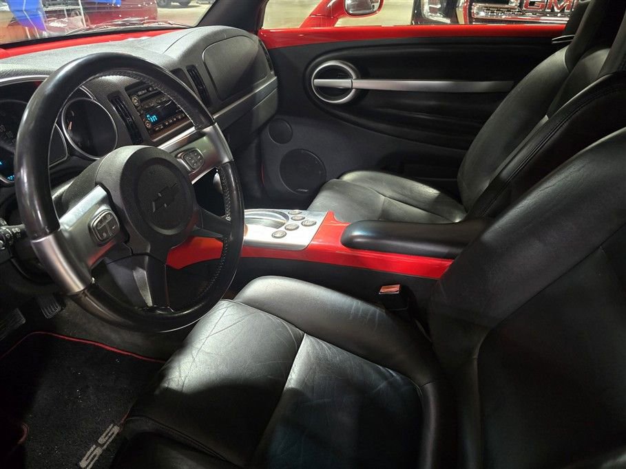 Used 2004 Chevrolet SSR w/ Preferred Equipment Group image 11