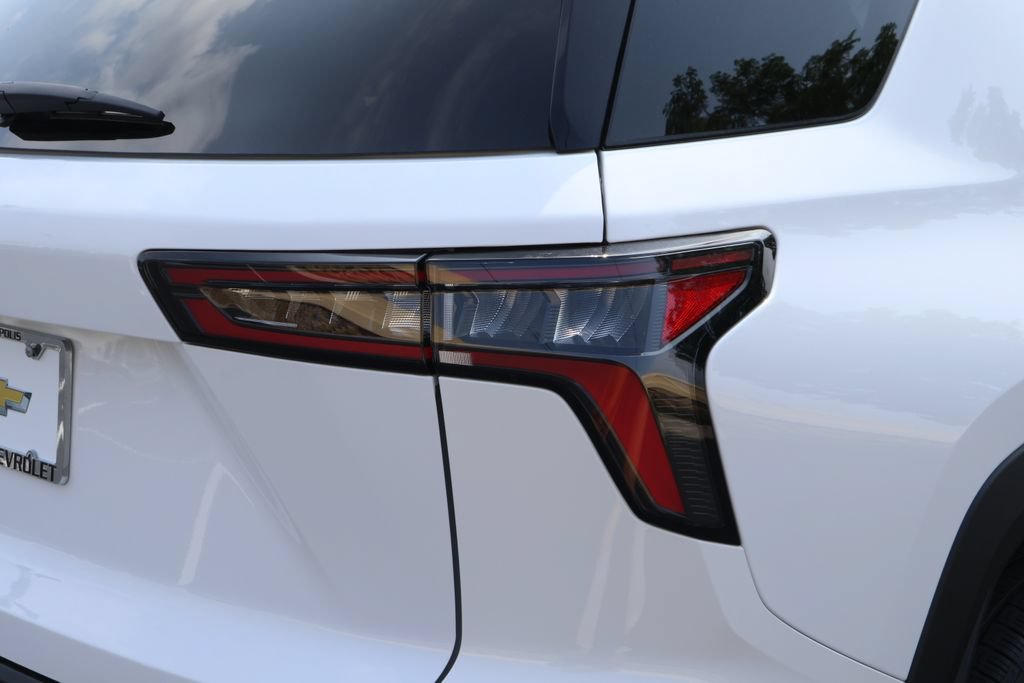 New 2027 Chevrolet Equinox LT w/ Midnight Edition FWD image 7
