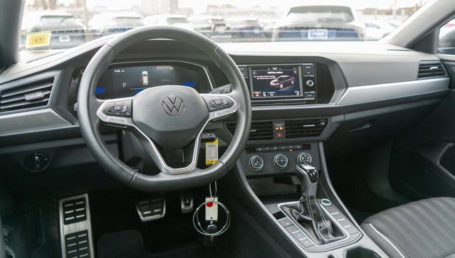 Used 2024 Volkswagen Jetta Sport image 13