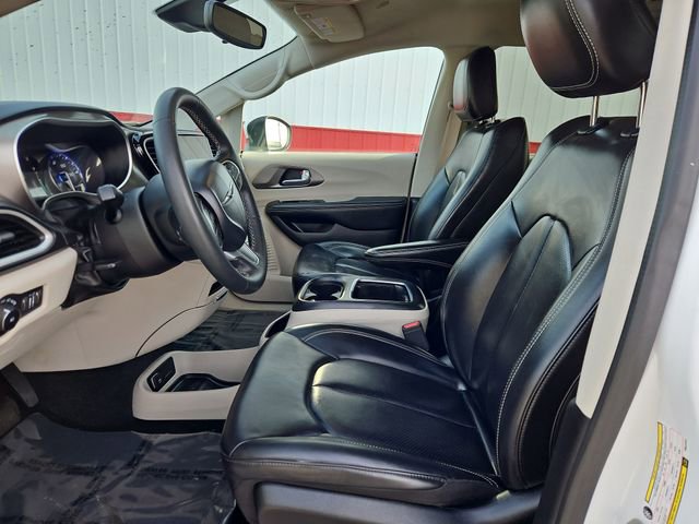 Used 2023 Chrysler Pacifica Touring-L FWD image 22