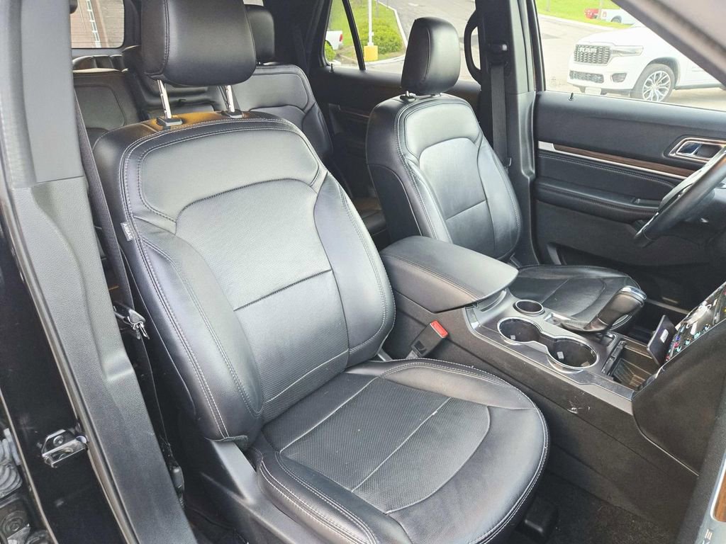Used 2019 Ford Explorer Limited w/ Class III Trailer Tow Package FWD image 17