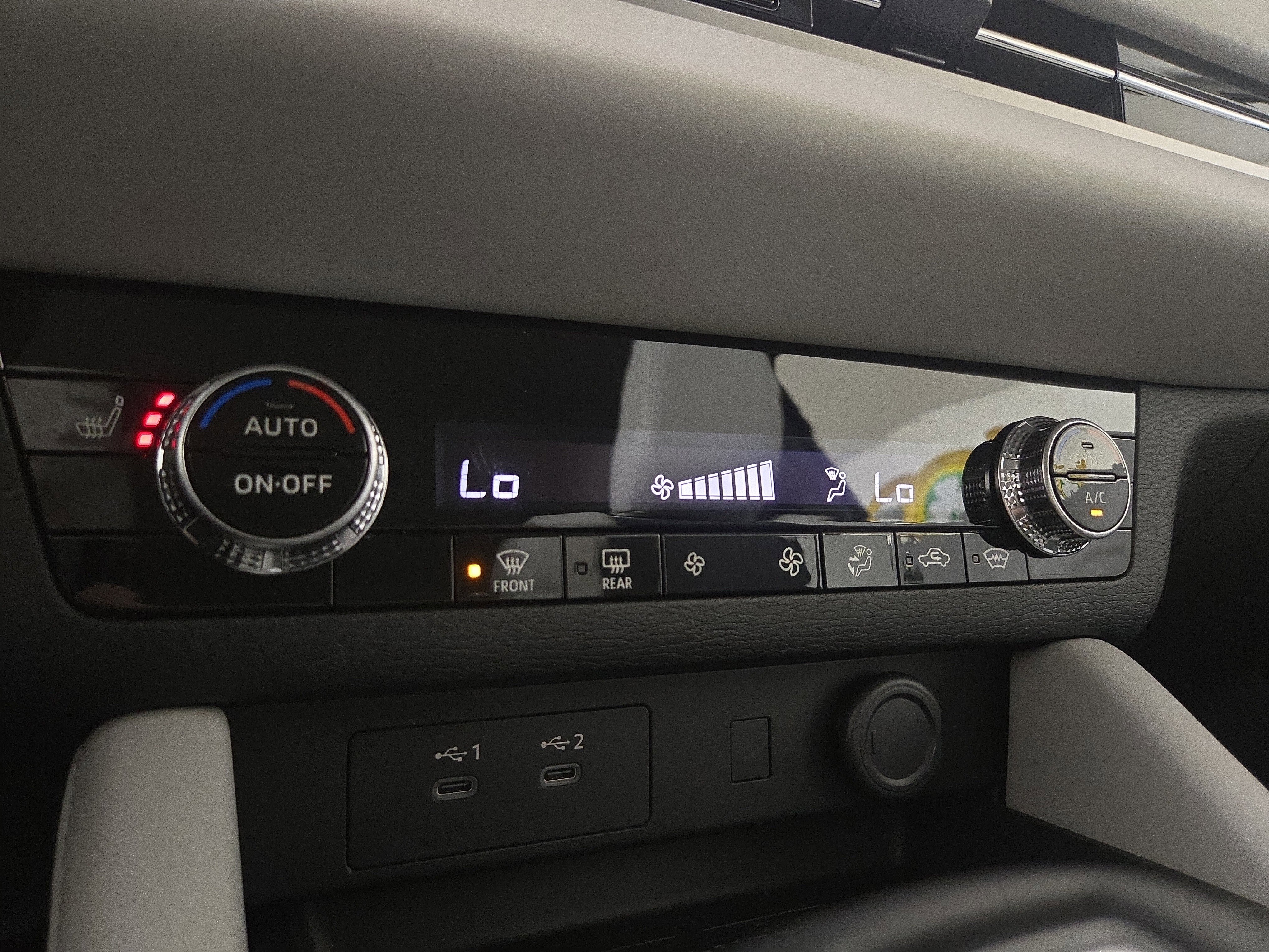 New 2025 Mitsubishi Outlander SE image 27