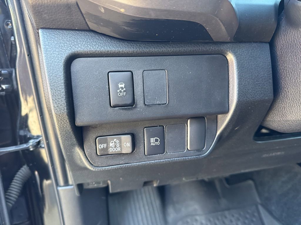 Used 2023 Toyota Tacoma SR5 AWD/4WD image 9
