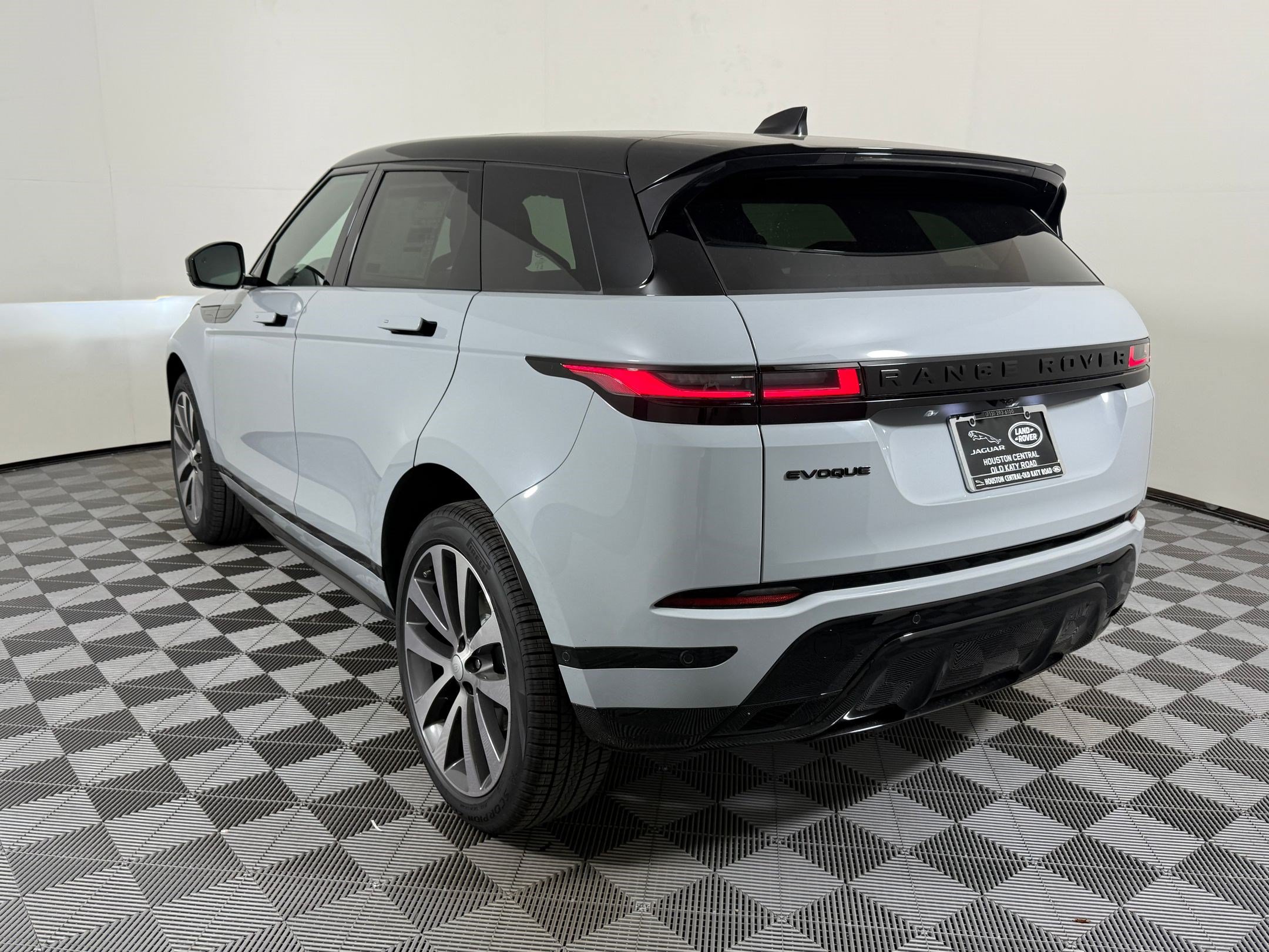 New 2026 Land Rover Range Rover Evoque Hoxton AWD/4WD image 3