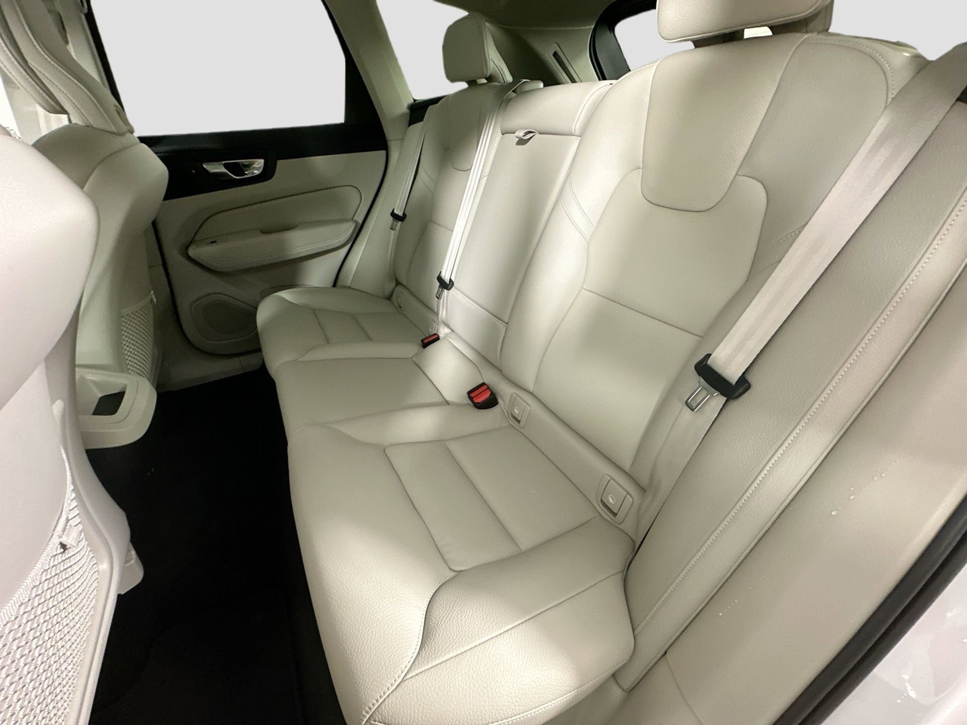 Used 2023 Volvo XC60 B5 Plus w/ Climate Package image 26