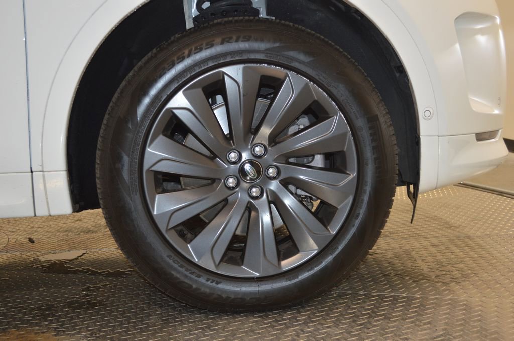 Used 2025 Land Rover Discovery Sport S image 11