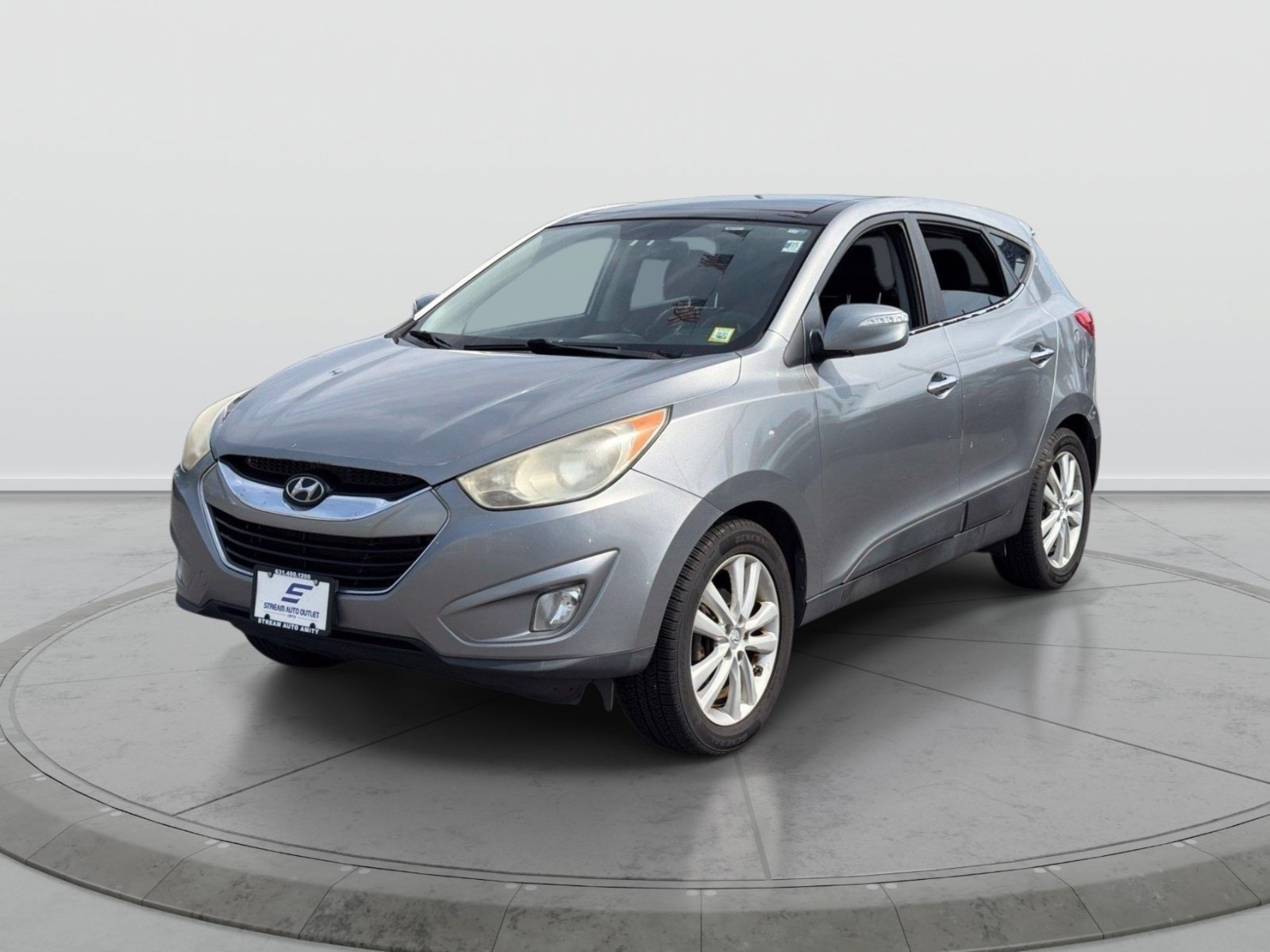 Used 2010 Hyundai Tucson Limited w/ Premium Pkg 4 FWD image 3