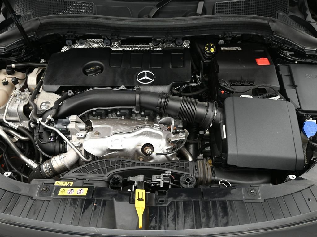 Used 2023 Mercedes-Benz GLA 250 4MATIC w/ Premium Package image 7