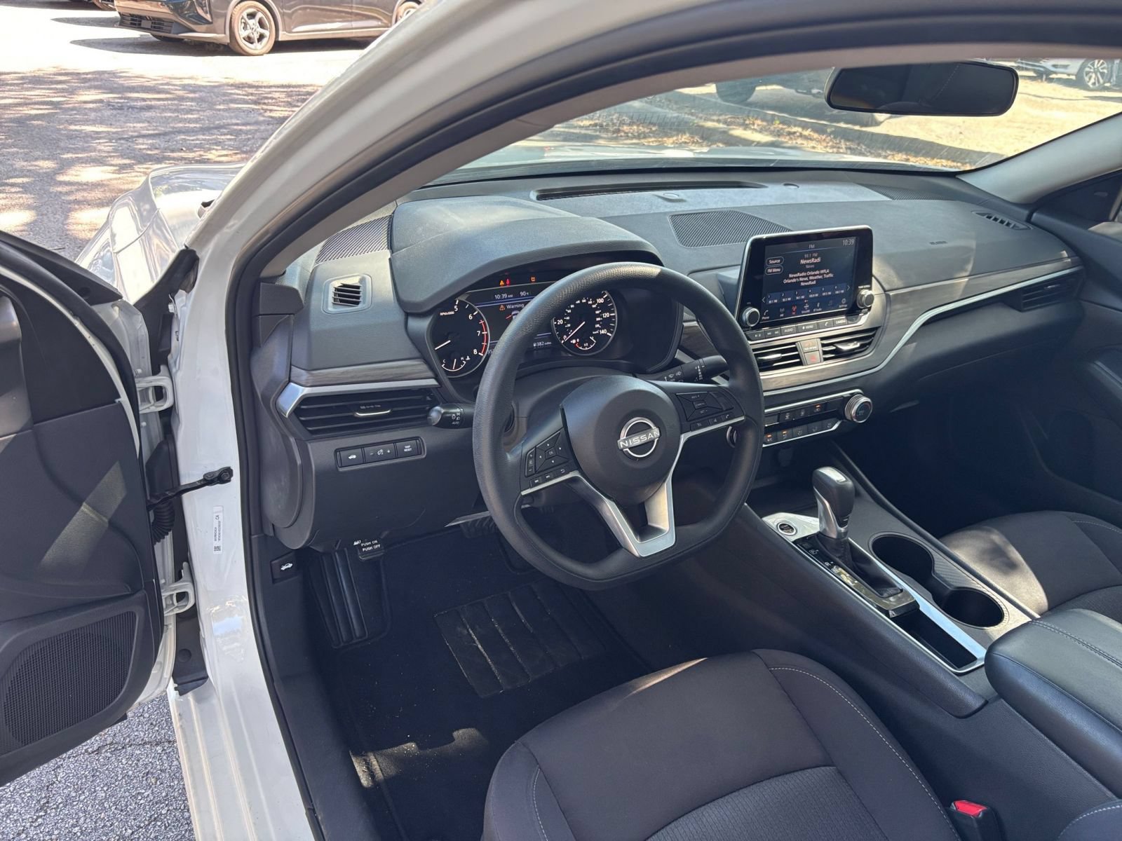 Used 2025 Nissan Altima 2.5 SV FWD image 29