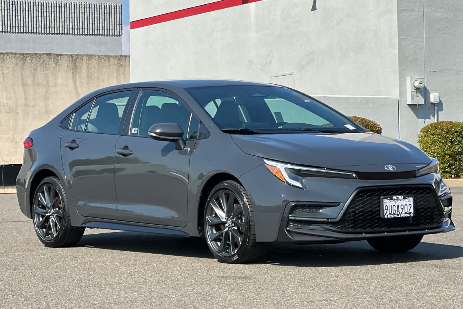 Certified 2025 Toyota Corolla SE w/ Convenience Package FWD image 5