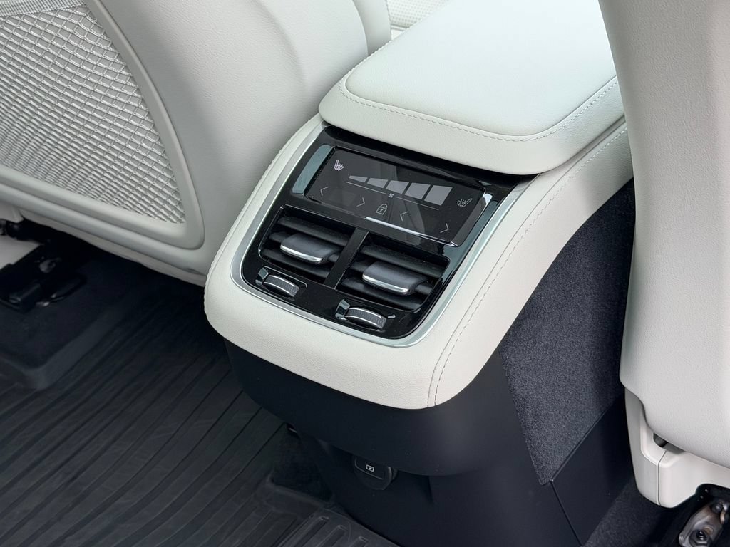 New 2026 Volvo XC90 B6 Ultra w/ Protection Package AWD/4WD image 12