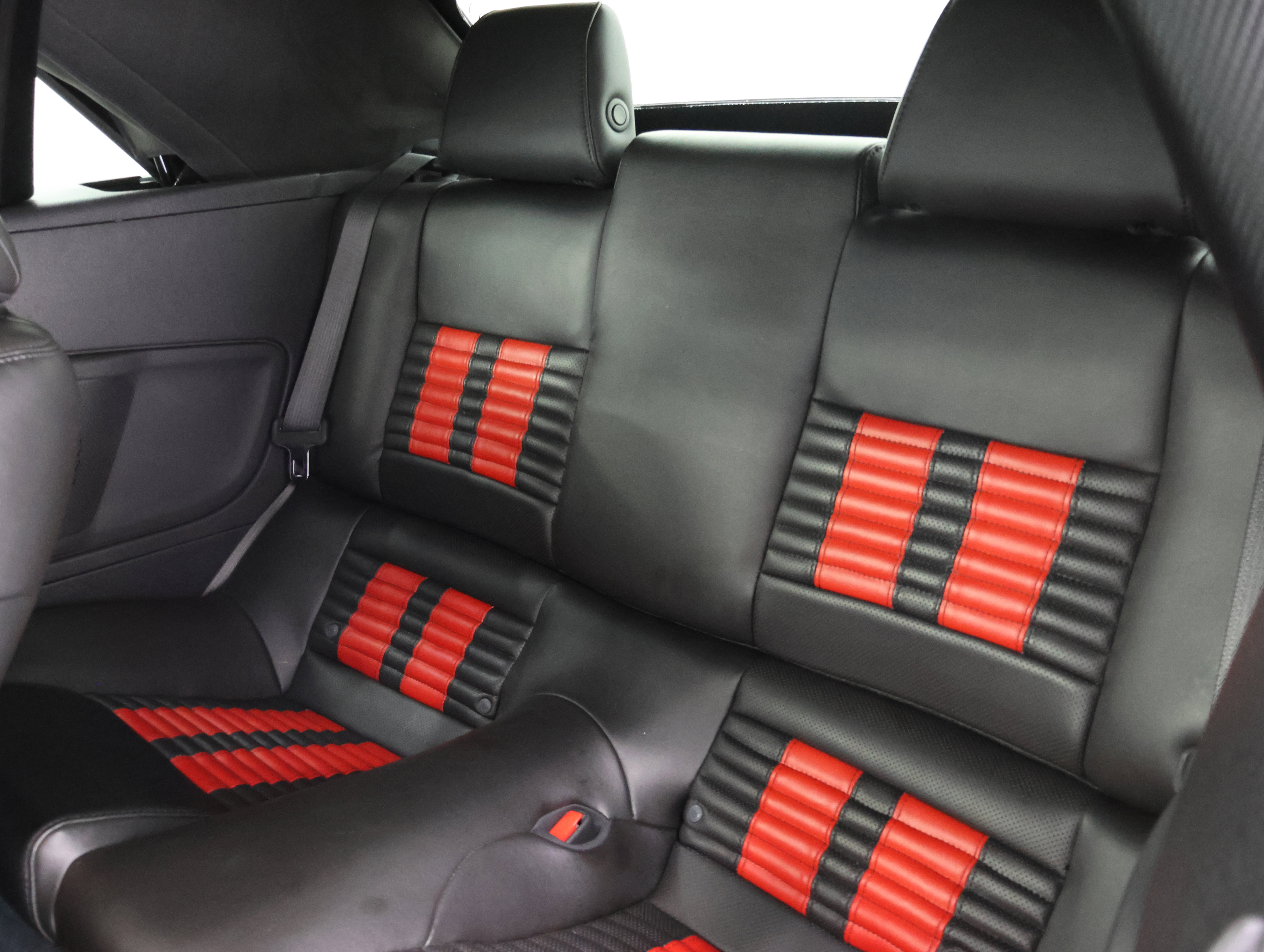 Used 2011 Ford Mustang Shelby GT500 w/ SVT Performance Pkg RWD image 9