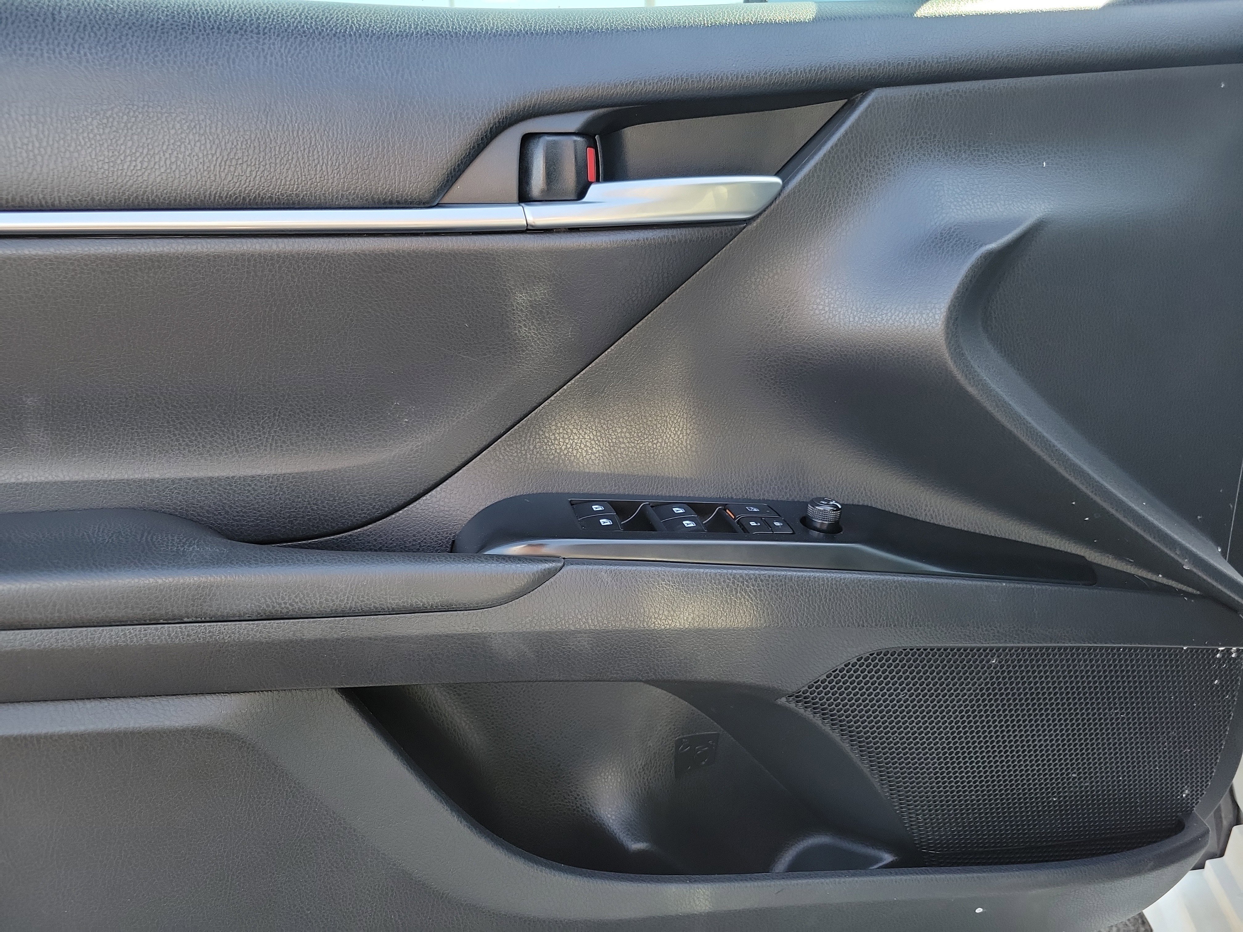 Certified 2018 Toyota Camry SE w/ Moonroof Package image 18