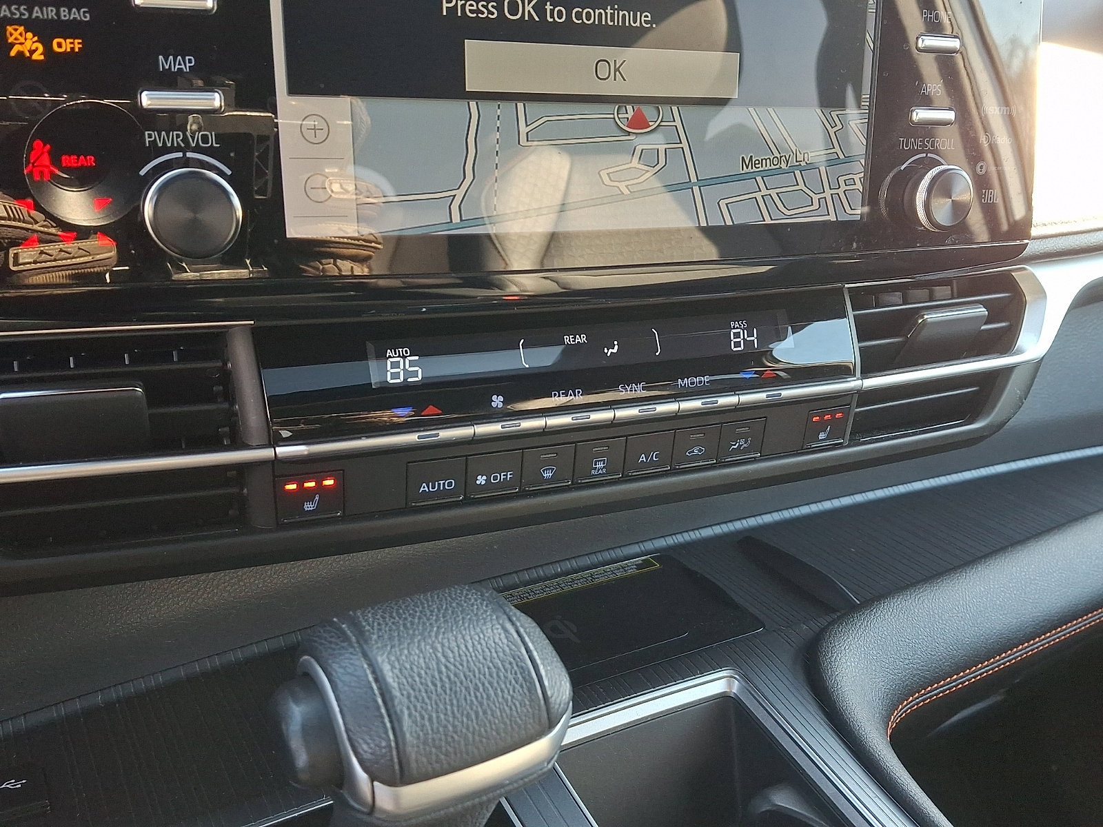 Used 2022 Toyota Sienna XSE w/ XSE Plus Package image 24