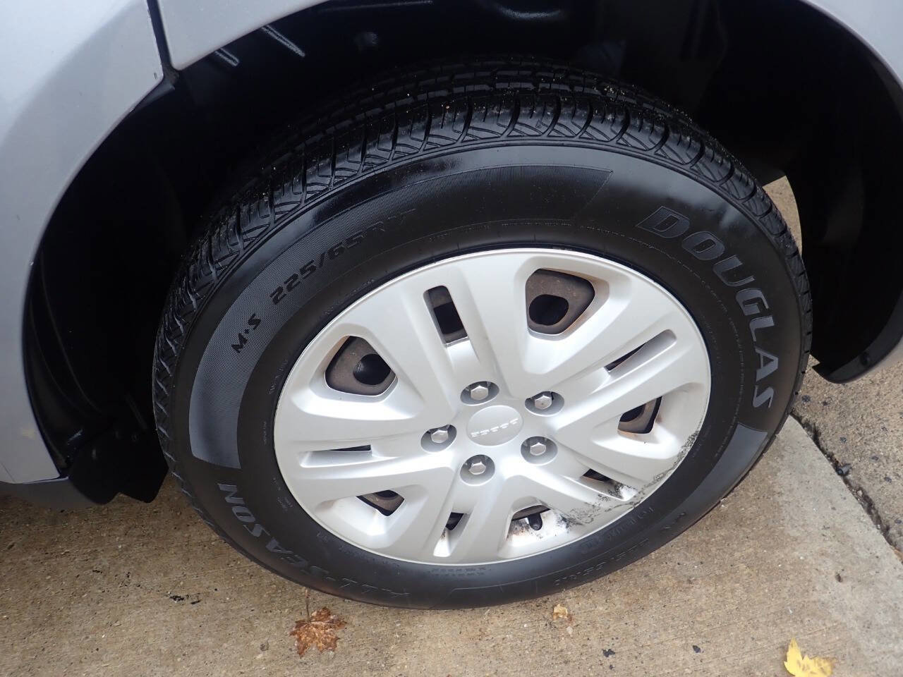 Used 2018 Dodge Journey SE image 19