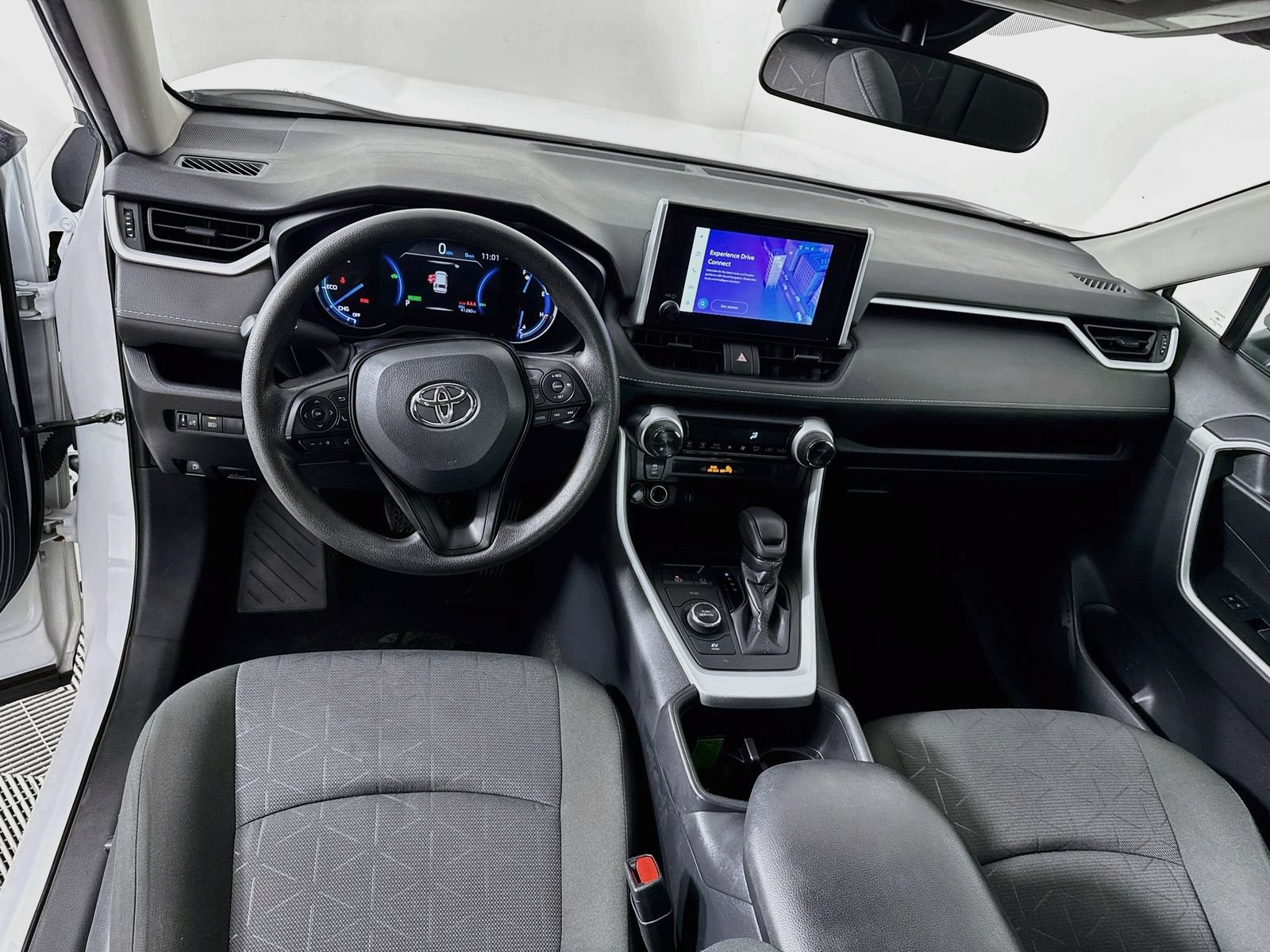 Used 2025 Toyota RAV4 XLE AWD/4WD image 19