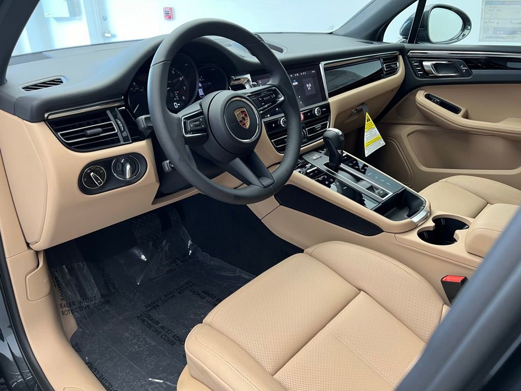 Used 2025 Porsche Macan image 4