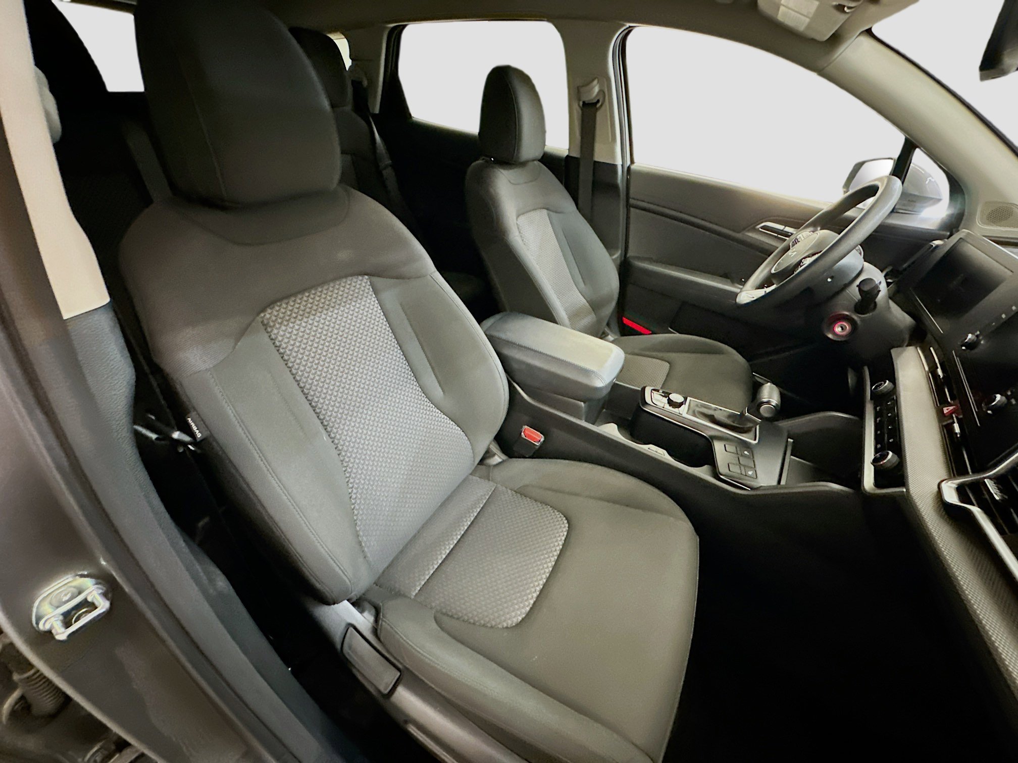 Used 2025 Kia Sportage LX image 31