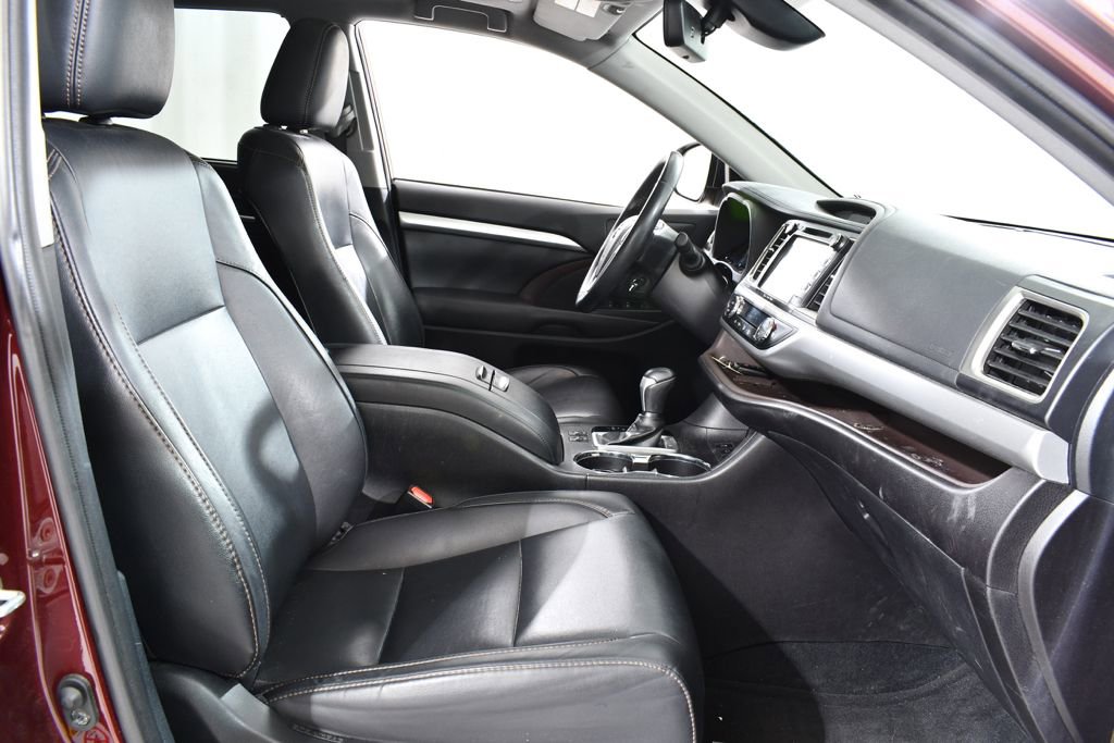 Used 2019 Toyota Highlander XLE AWD/4WD image 10