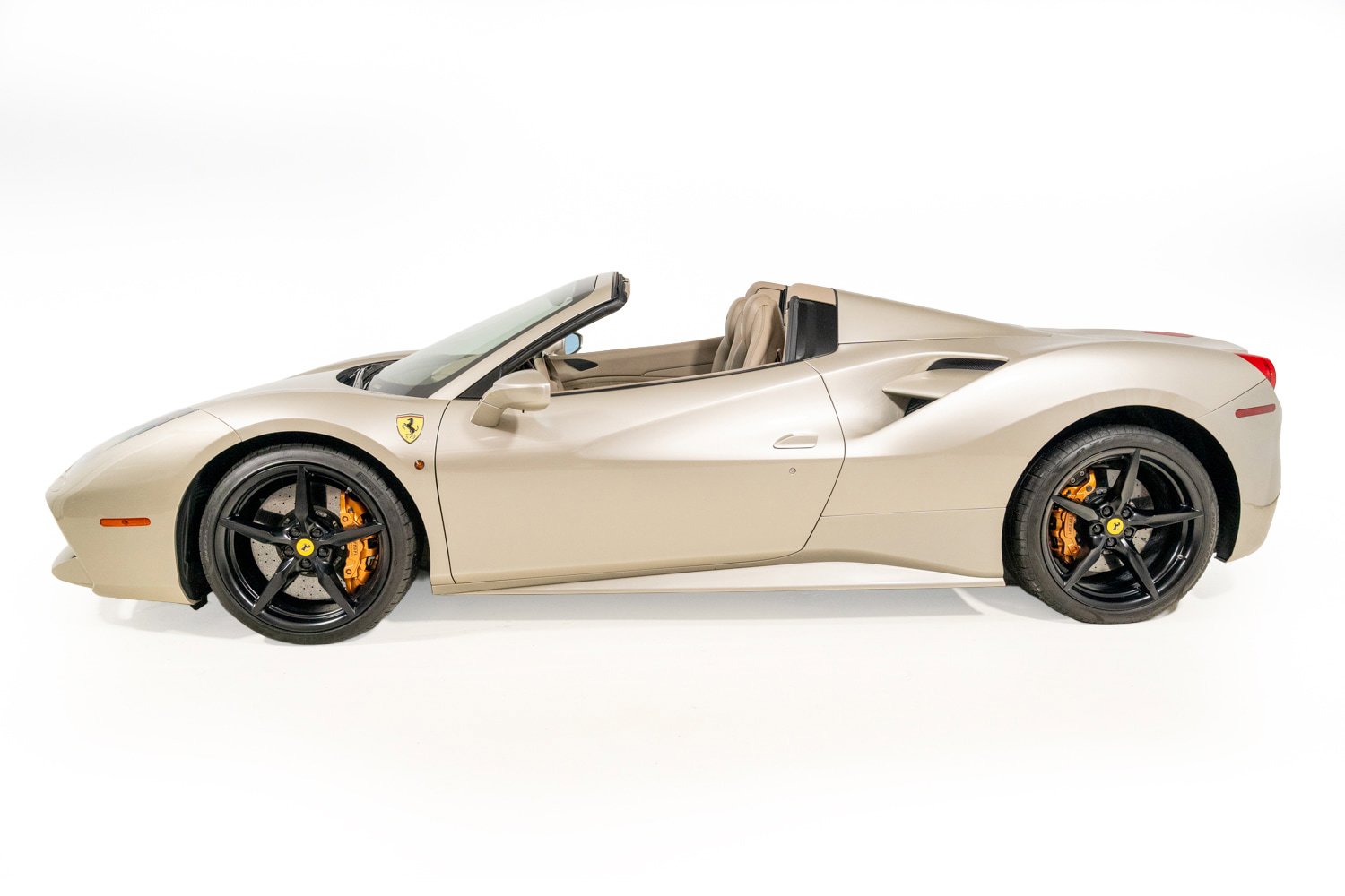 Used 2018 Ferrari 488 Spider RWD image 15