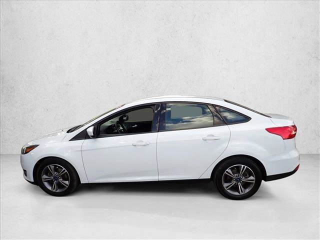 Used 2018 Ford Focus SE w/ SE Appearance Package image 2