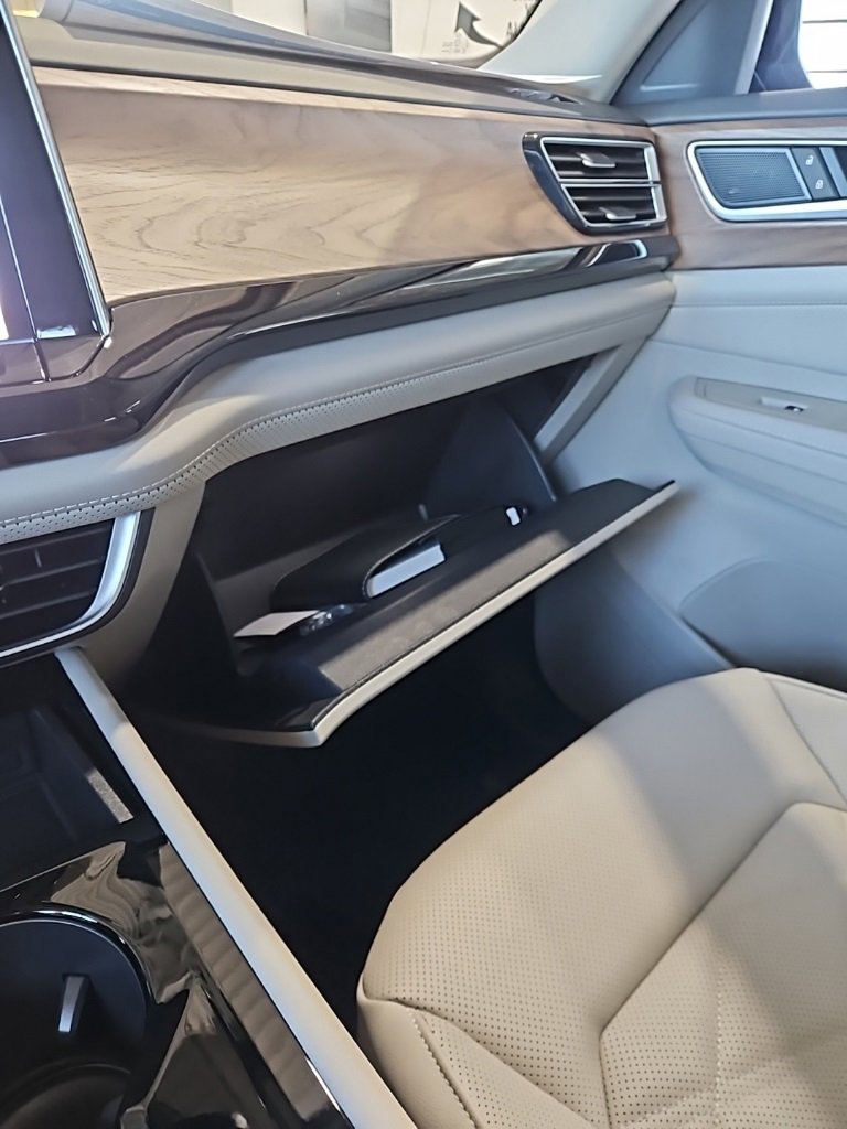 New 2026 Volkswagen Atlas SE image 32