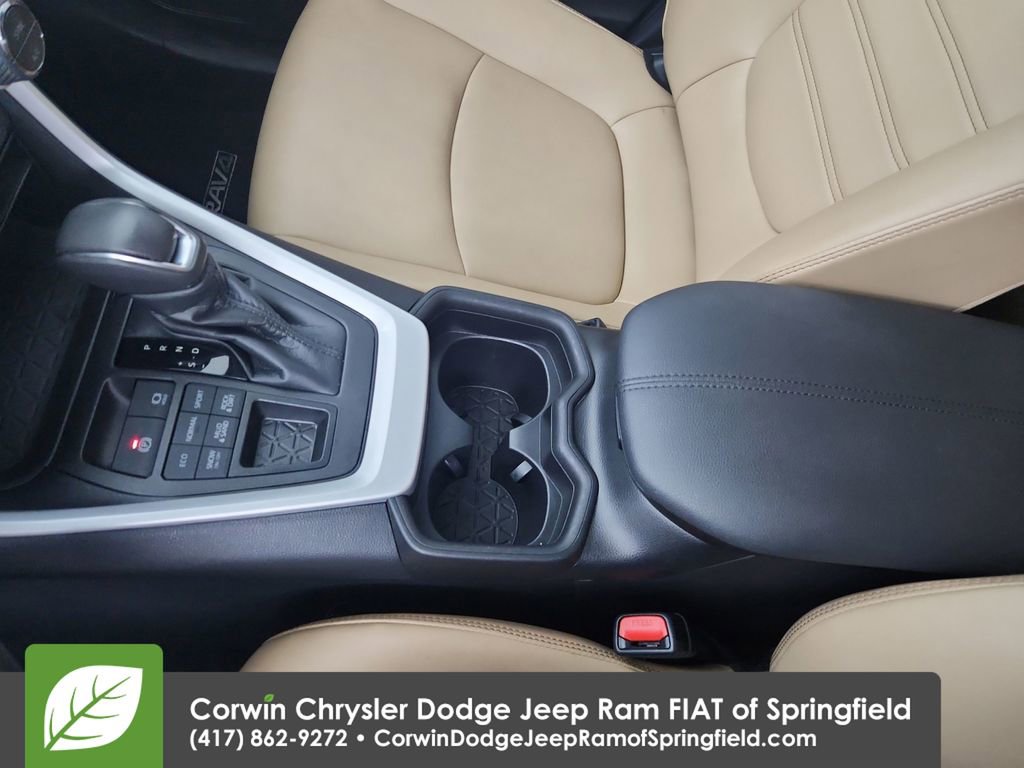 Used 2021 Toyota RAV4 XLE Premium AWD/4WD image 29