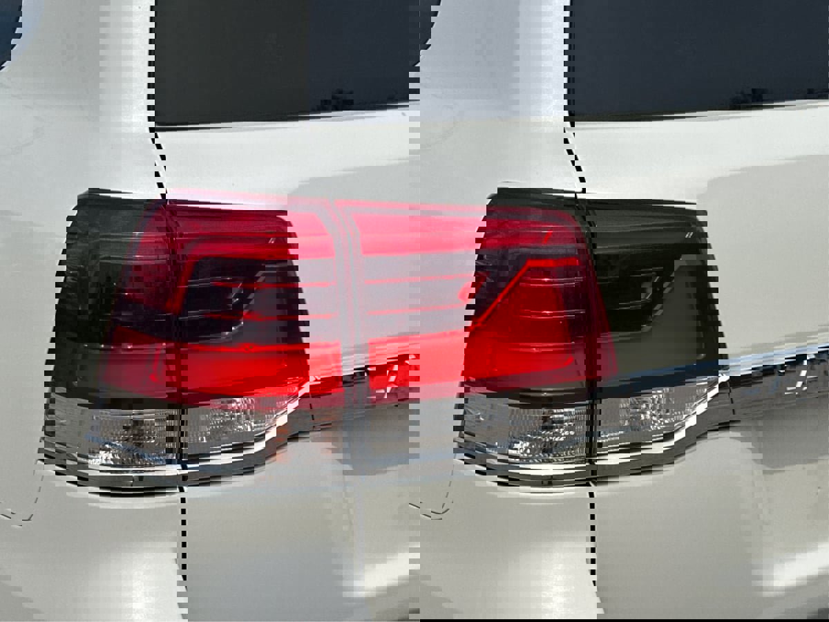 Used 2018 Toyota Land Cruiser image 32