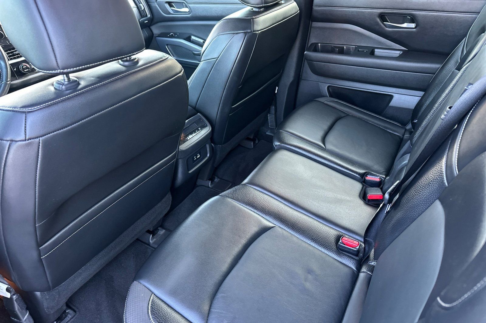 Used 2022 Nissan Pathfinder SL w/ SL Black Package image 14