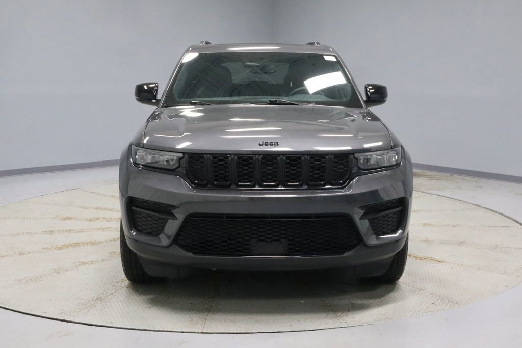 Used 2024 Jeep Grand Cherokee Altitude image 5