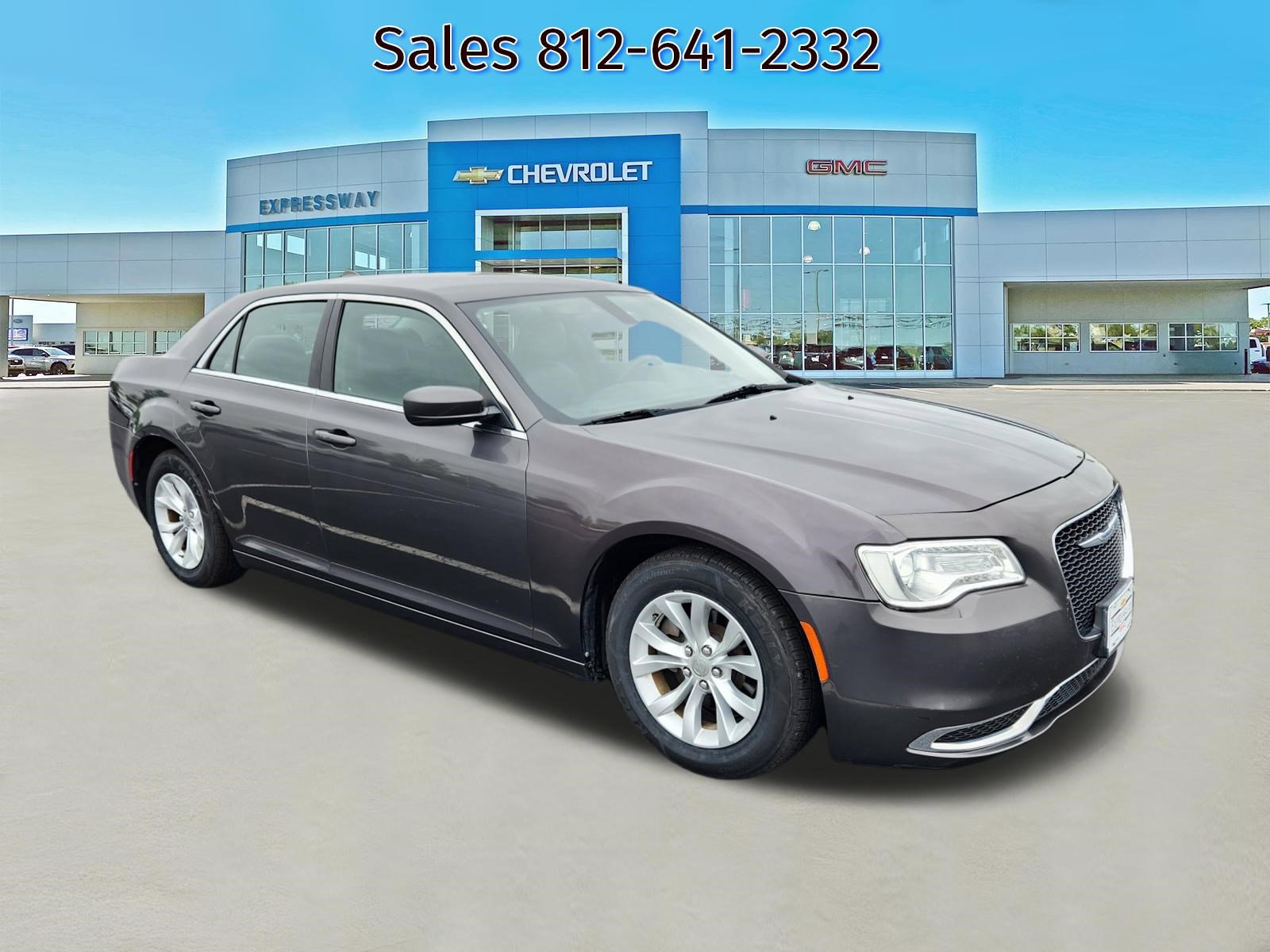 Used 2015 Chrysler 300 Limited RWD image 1