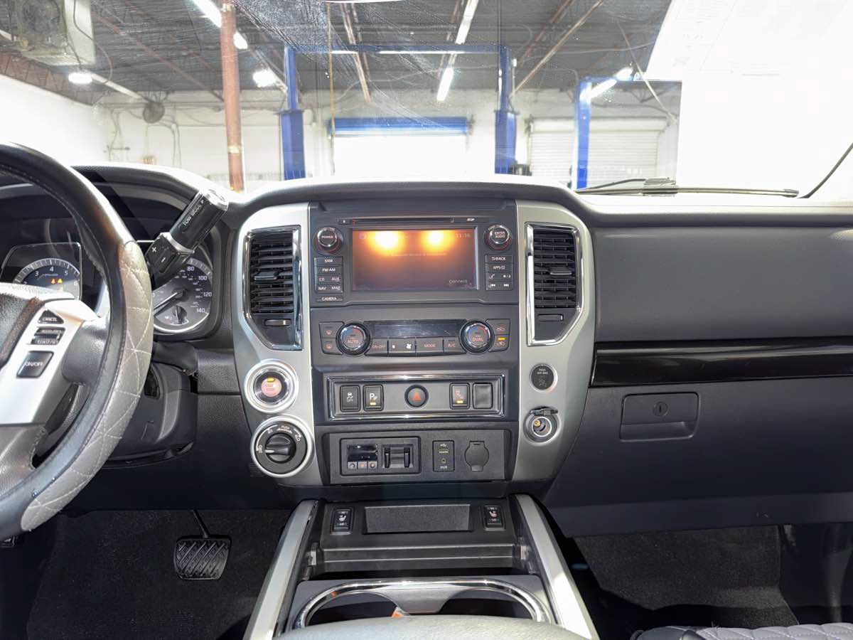 Used 2017 Nissan Titan SV AWD/4WD image 17