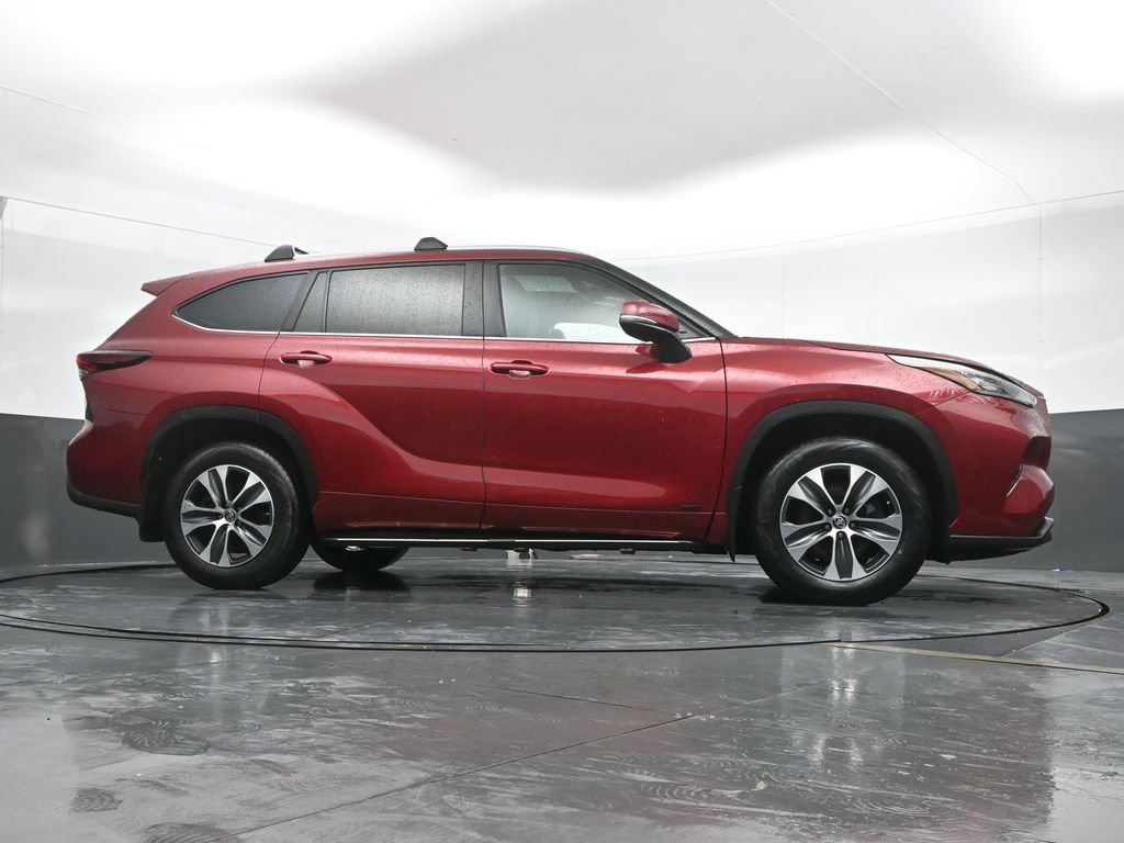 Used 2024 Toyota Highlander XLE image 46