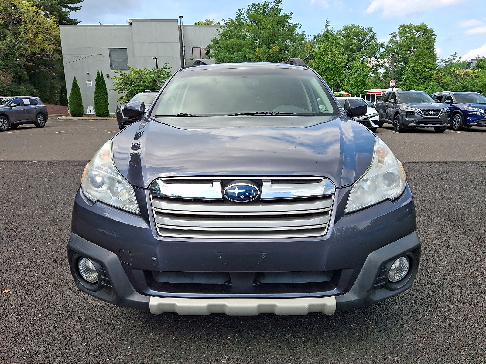 Used 2014 Subaru Outback 2.5i Limited w/ Moonroof Package AWD/4WD image 2