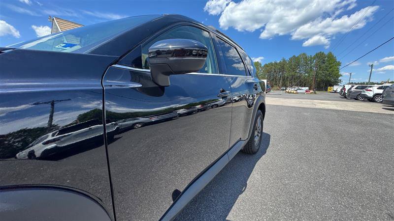 Used 2024 Nissan Pathfinder SV AWD/4WD image 10