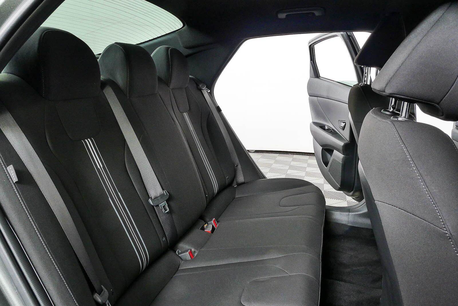 Certified 2025 Hyundai Elantra Sport FWD image 19