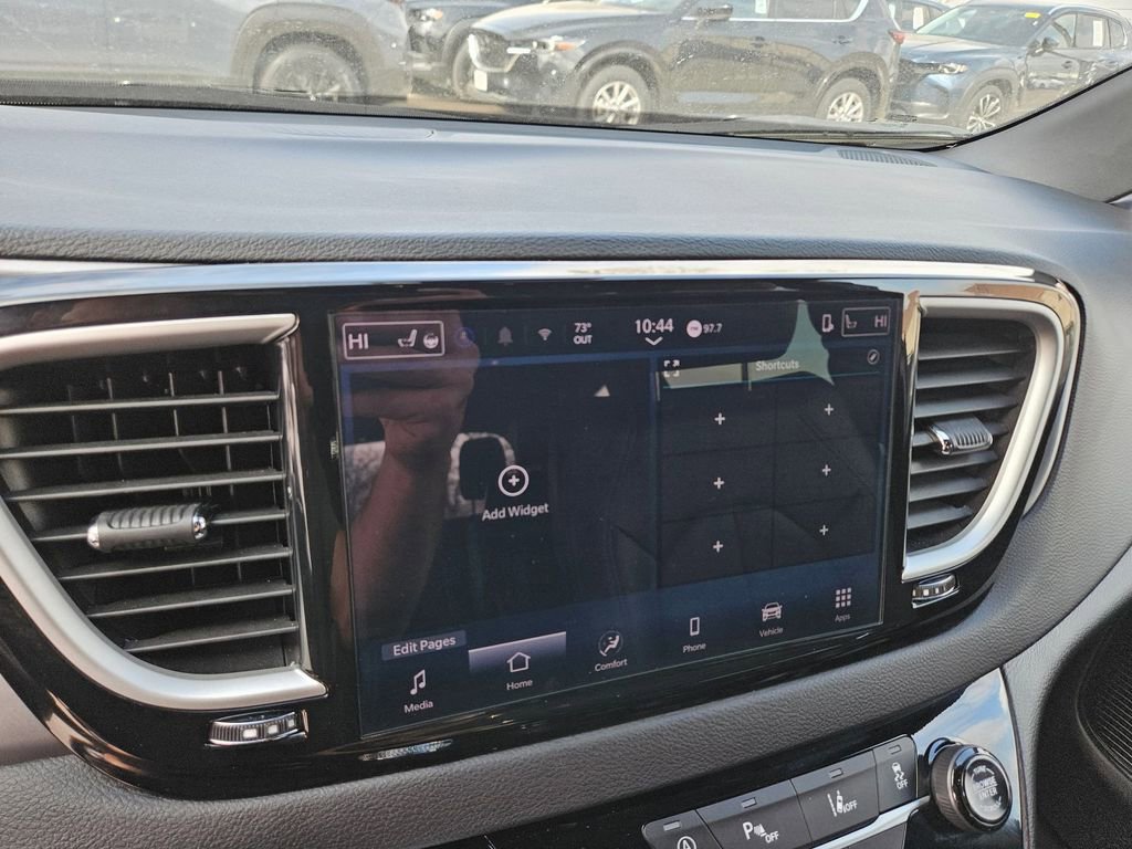 Used 2025 Chrysler Pacifica Select image 21