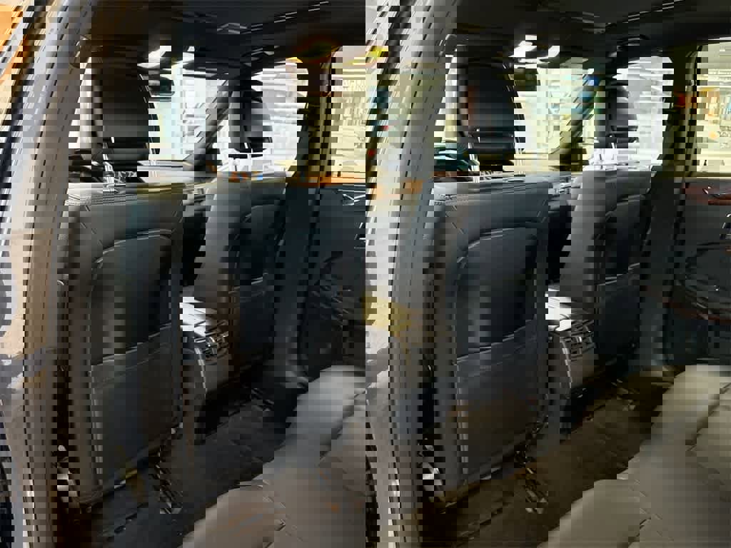 Used 2012 Mercedes-Benz E 350 4MATIC Sedan image 19