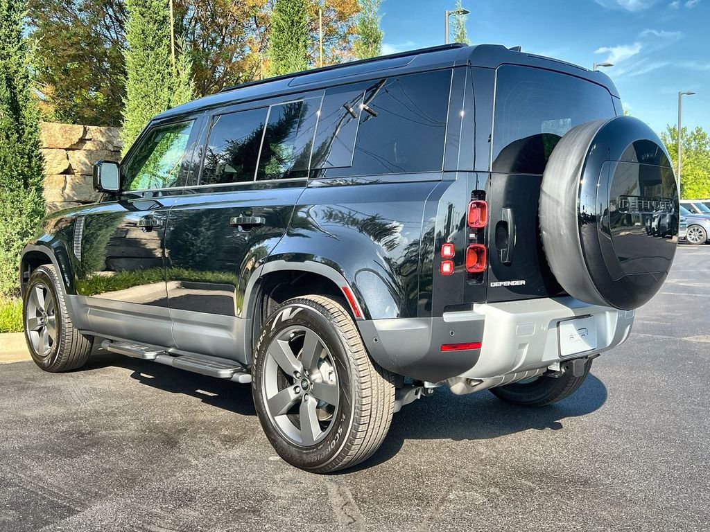 Used 2025 Land Rover Defender 110 S image 3