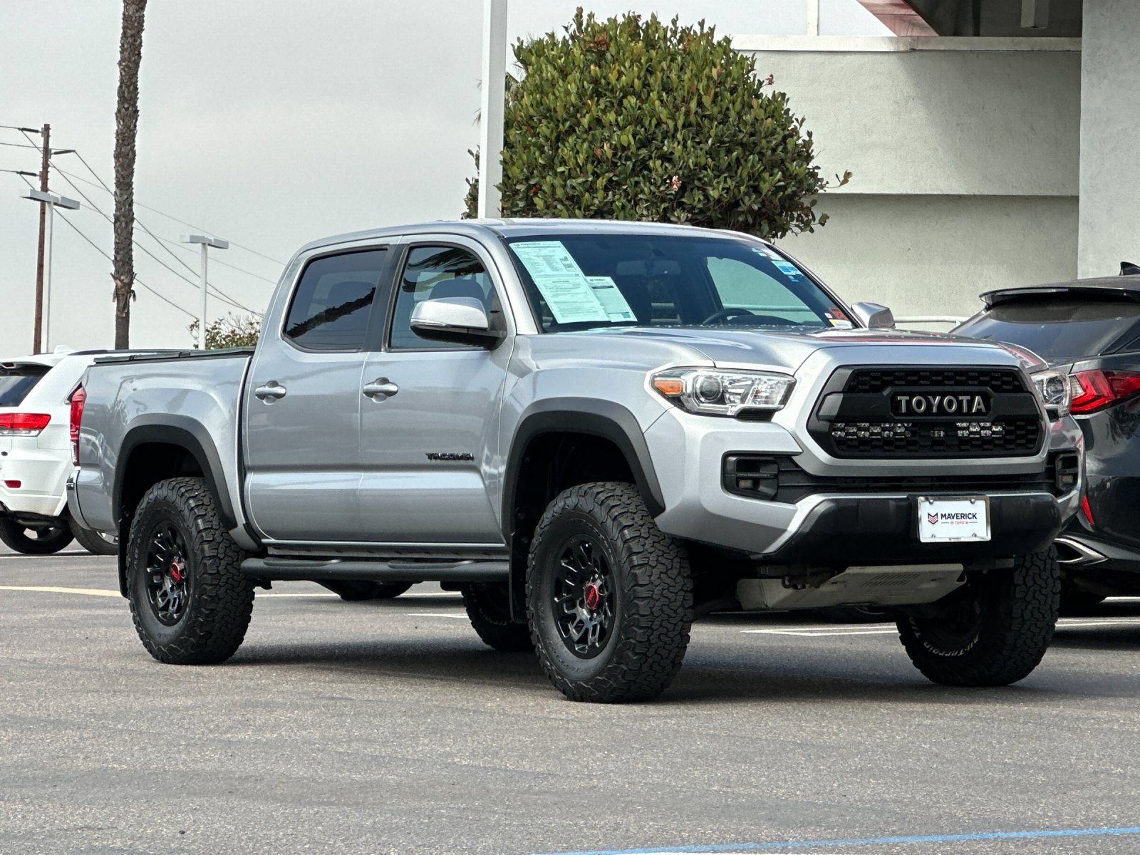 Used 2017 Toyota Tacoma TRD Off-Road w/ Tow Package (A/T) AWD/4WD image 8