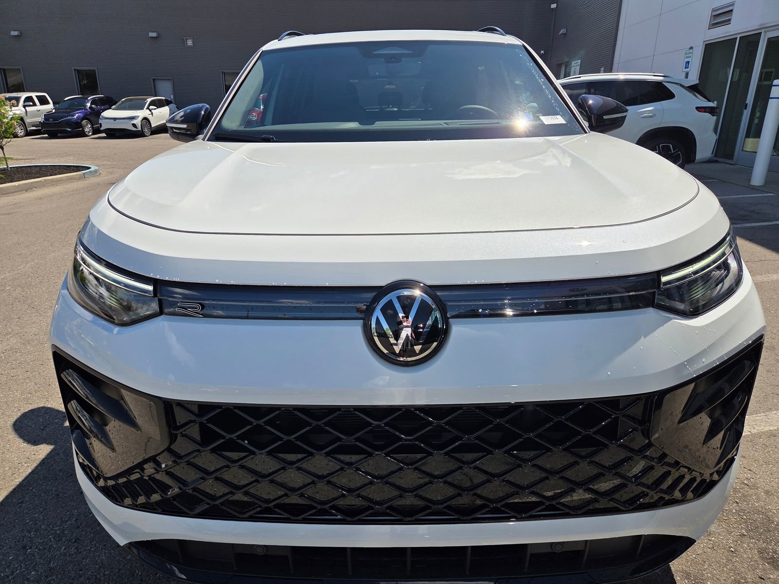 New 2026 Volkswagen Tiguan SE R-Line AWD/4WD image 4