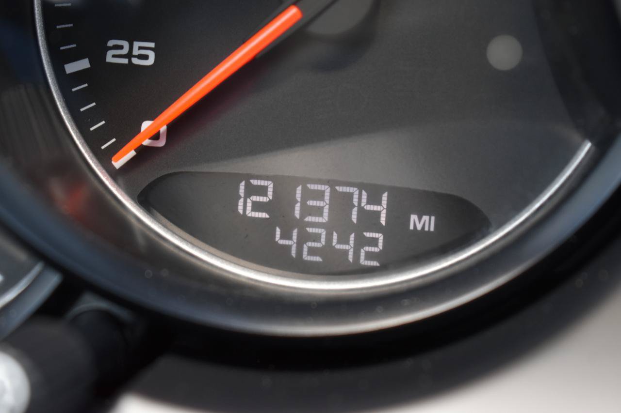 Used 2015 Porsche Cayenne Turbo AWD/4WD image 18