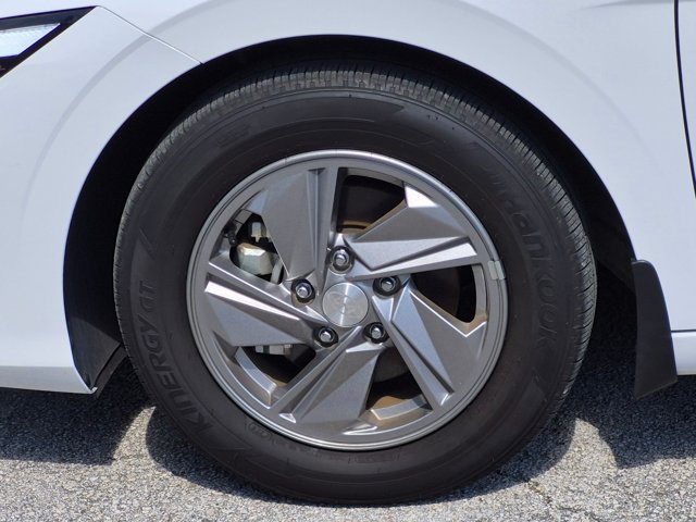 Used 2025 Hyundai Elantra SE FWD image 20
